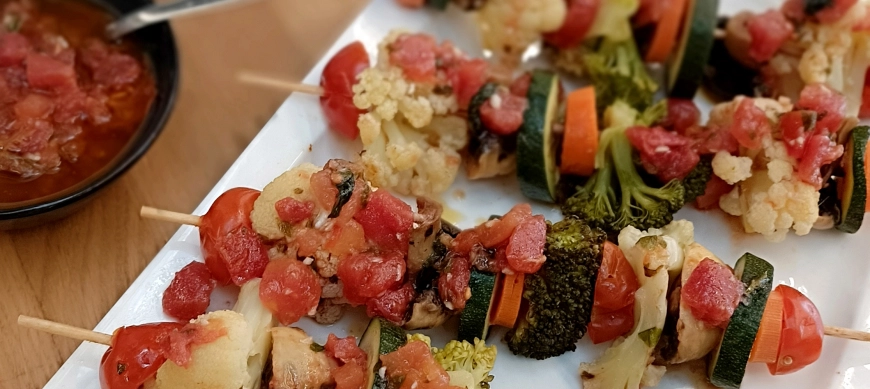 BROCHETAS DE VERDURAS CON SALSA VIERGE