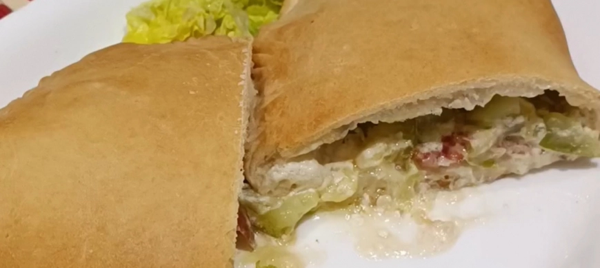 CALZONE RELLENA DE CALABACÁN, QUESO Y JAMÓN