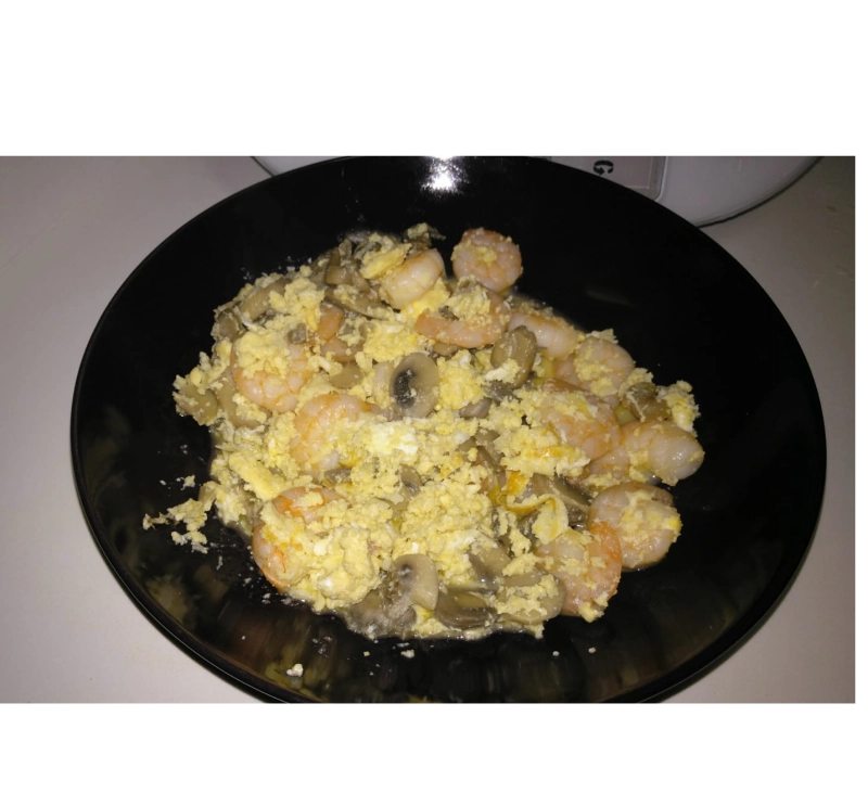 Revuelto de langostinos y champiñones en Thermomix
