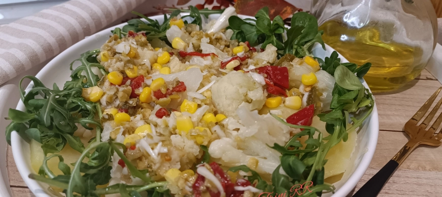 COLIFLOR TEMPLADA CON VINAGRETA DE MAÁZ, PIMIENTOS Y ENCURTIDOS