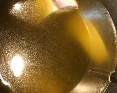 Step <p>Para evaporar el jugo ponemos el cestillo sobre la tapa y programamos 10 min/ Varoma/ vel 1</p> illustration