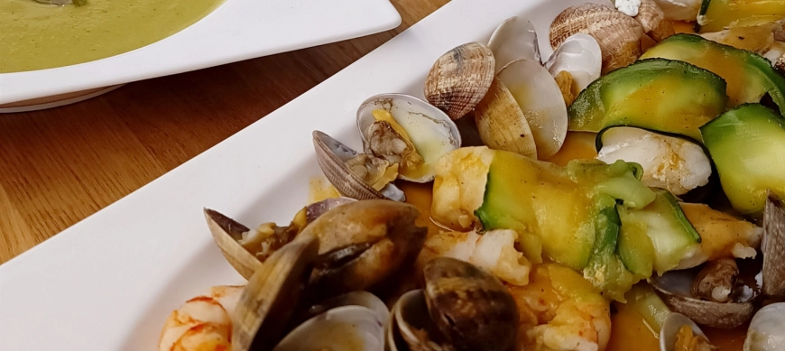 MENÚ: CREMA DE ESPÁRRAGOS Y CALABACÁN, RAPE AL VERMUT