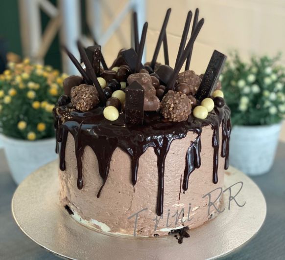 CHOCOLATE DRIPPING CAKE (TARTA DE GOTEO)