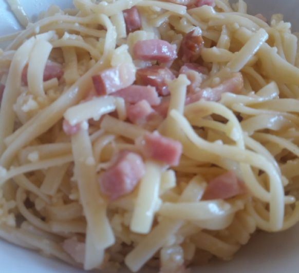 ESPAGUETIS A LA CARBONARA
